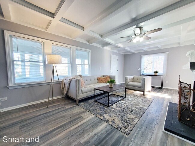 Foto del edificio - 3 br, 1.5 bath House - 80 E. 221st Street