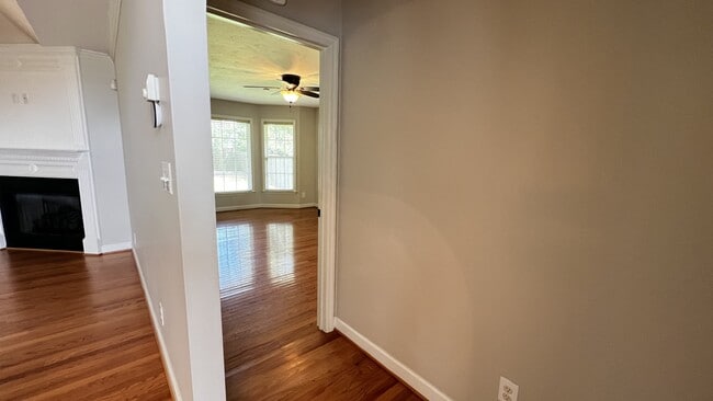 Building Photo - 928 Dalmore Dr