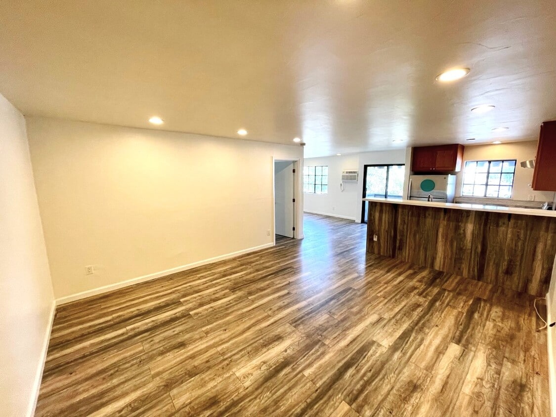 18530 Hatteras St Unit 237, Tarzana, CA 91356 Condo for Rent in