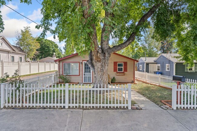 Foto del edificio - Cozy 2 Bedroom in old town Loveland.