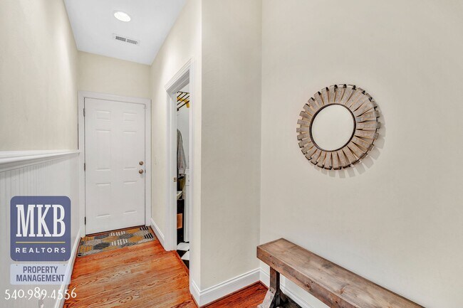Building Photo - 7621 Nandina Dr