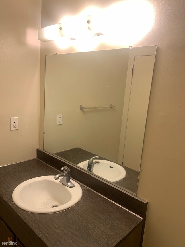 Building Photo - 2 br, 2 bath Condo - 7350 Woodview St Apt#4