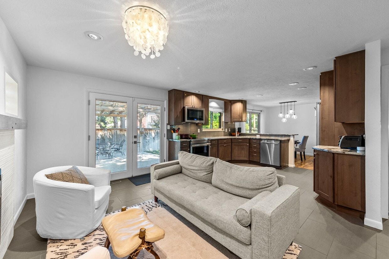 Foto principal - 645 S Glencoe St