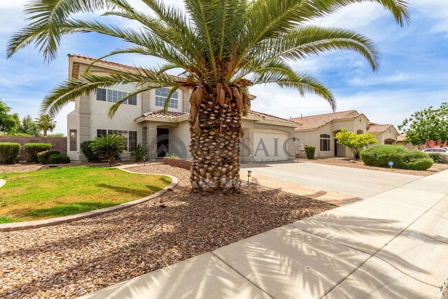 Building Photo - 883 E Powell Way