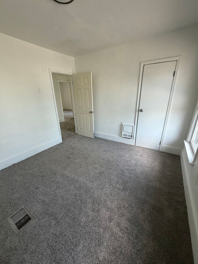 Building Photo - 5-Bedroom Home for Rent in Cleveland – Over 2,000 Sq Ft!