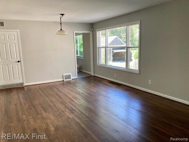 Building Photo - 229 Edgewood Pl