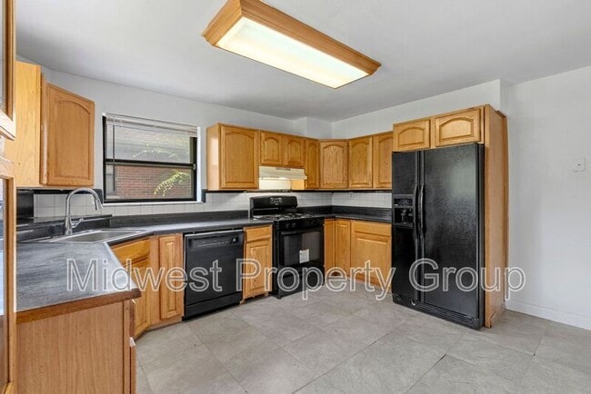 Building Photo - 4452 Eminence Blvd