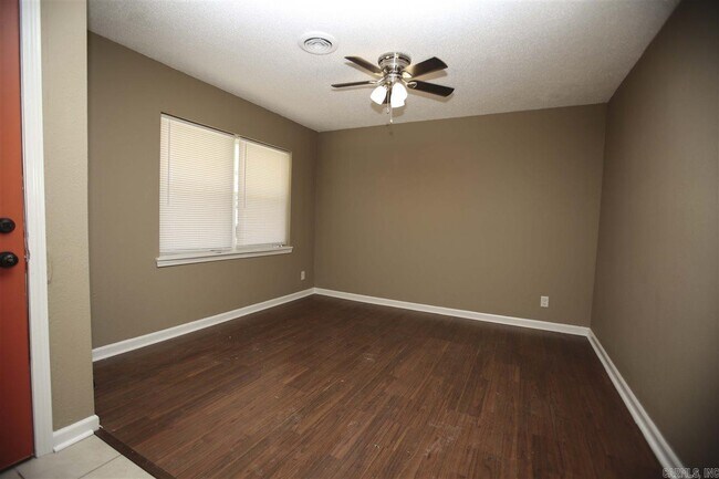 Building Photo - 31 Elmhurst Dr