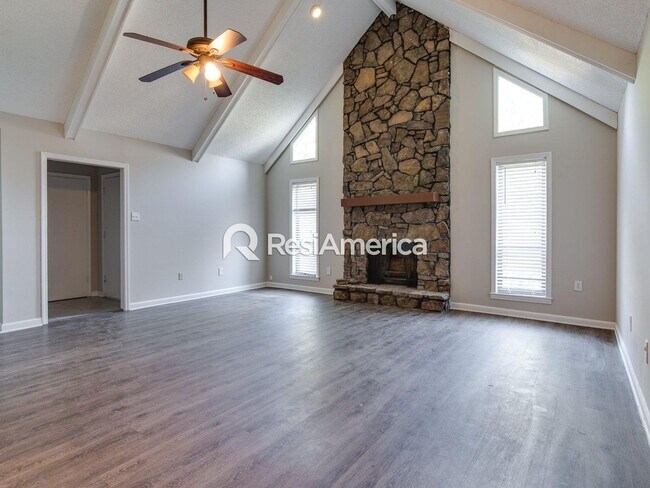 Foto del edificio - Fully renovated 3BR/2BA with fenced in yard