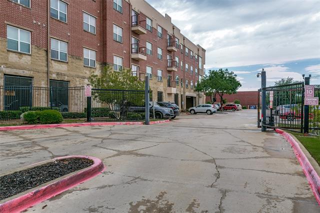 Foto del edificio - 1100 W Trinity Mills Rd