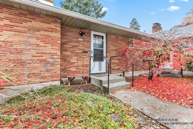 Building Photo - 242 NE 61st Ave