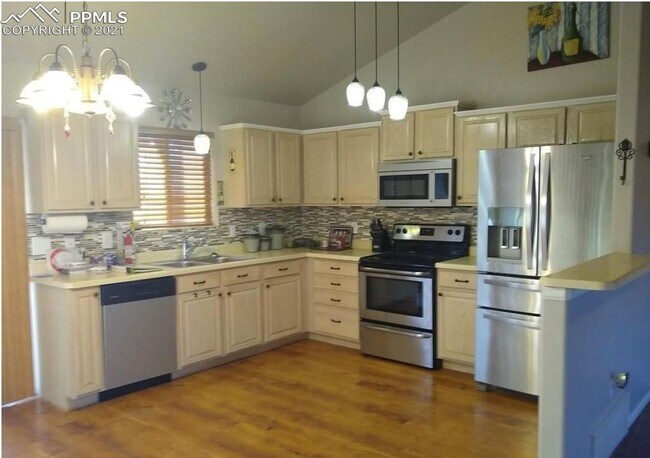 Building Photo - 2-story Home on HUGE CORNER LOT in Pueblo West