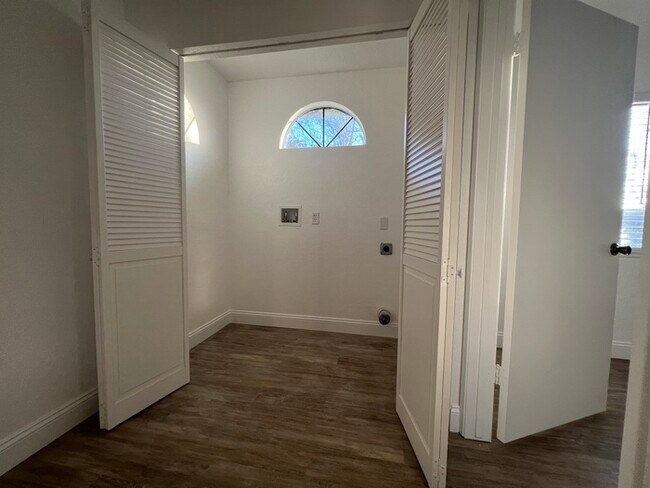 Foto del edificio - 23281 Gerbera St