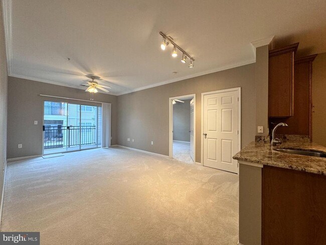 Building Photo - 12925 Centre Park Cir