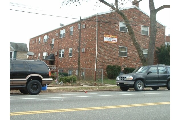 Foto principal - 8433 - 8435 Torresdale Ave
