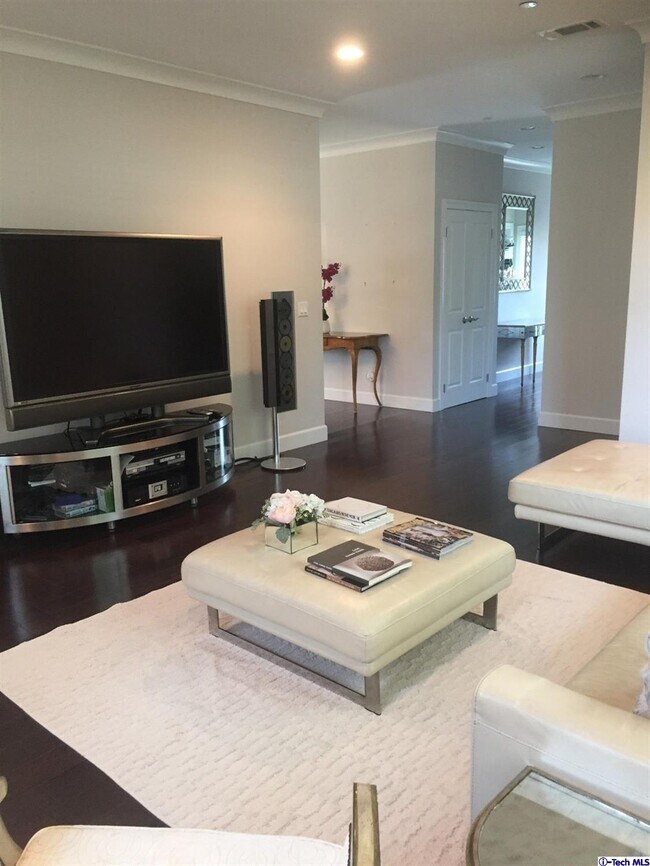 Building Photo - 4634 La Canada Blvd
