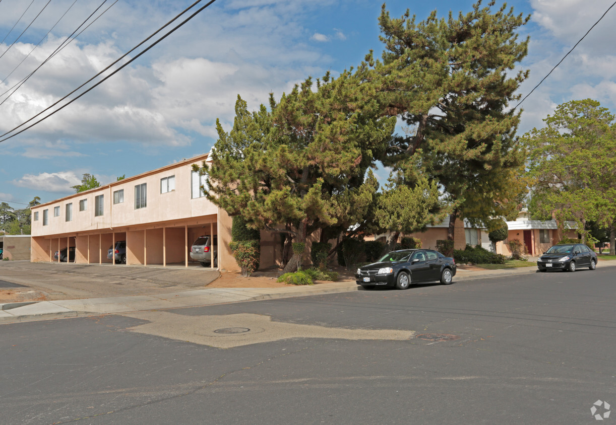 Primary Photo - Old Town Apartments