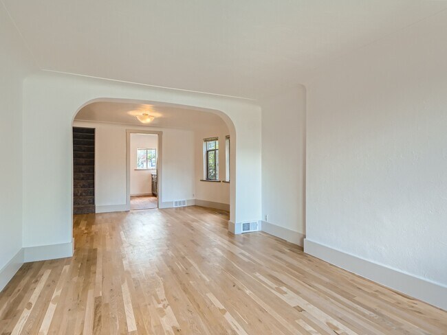 Building Photo - 1926 W 37th Ave