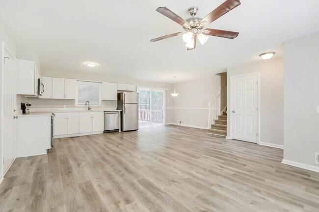 Building Photo - 556 Lakeridge Dr Se