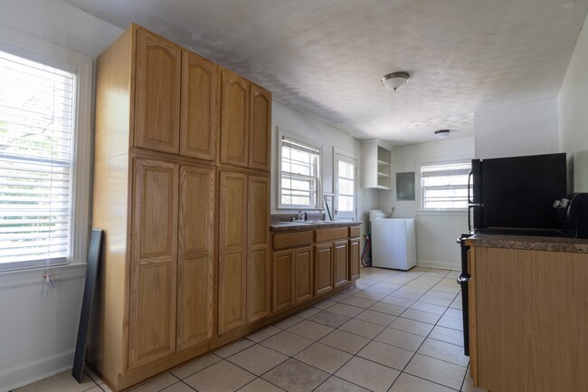 Building Photo - 1414 Holmes Ave