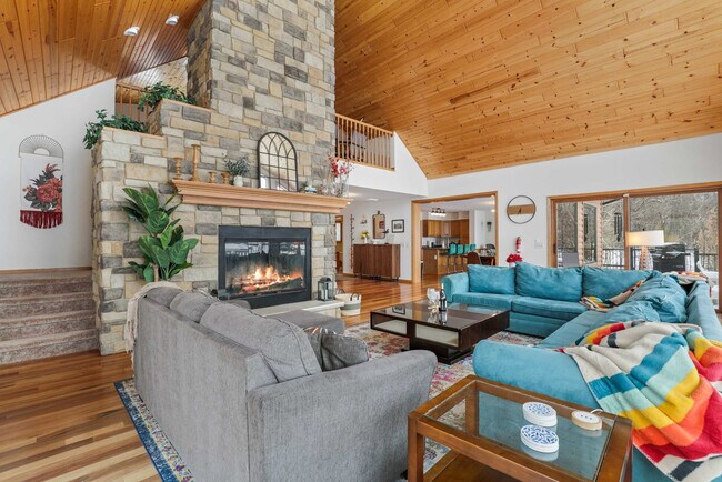Foto del edificio - 222 Grouse Dr