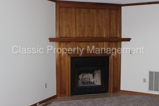 Foto del edificio - 7114 N Kingston Ct