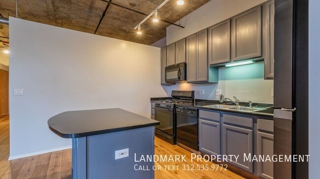 Building Photo - 6 S Laflin St