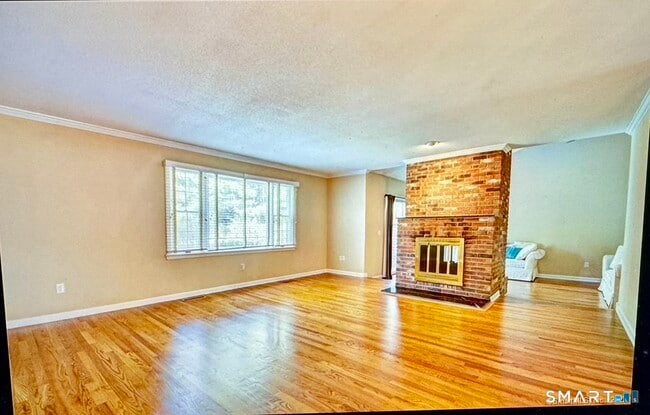 Building Photo - 136 Tunxis Village
