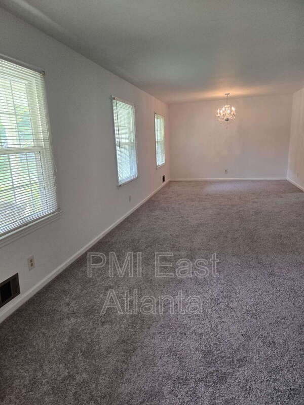 Foto del edificio - 3622 Kings Park Way