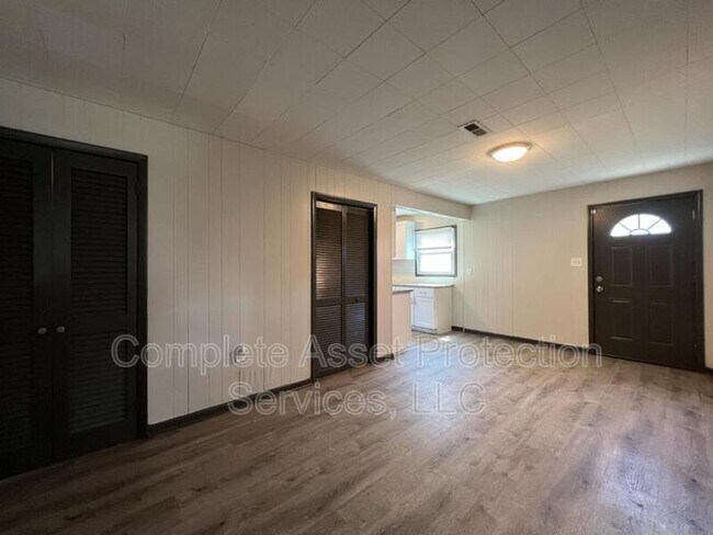 Building Photo - 7044 Chestnut Ave