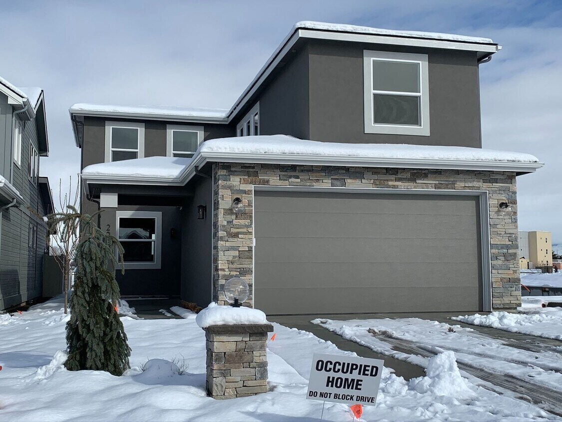 Primary Photo - Spectacular newer 3 bed 2.5 bath custom ho...