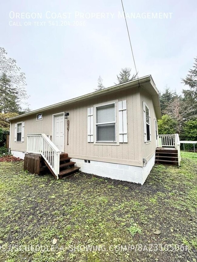 Building Photo - 2 Bed 1 Bath Home