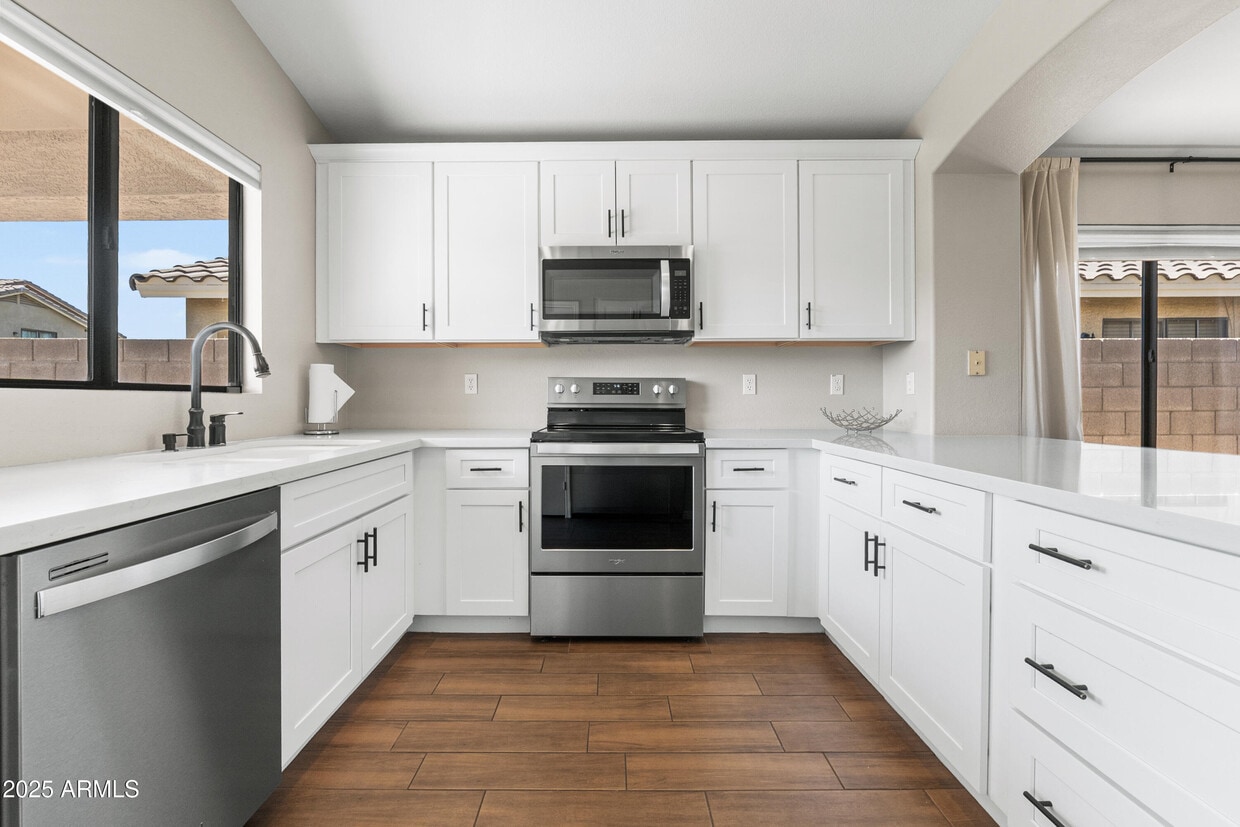 Foto principal - 3243 E Hononegh Dr