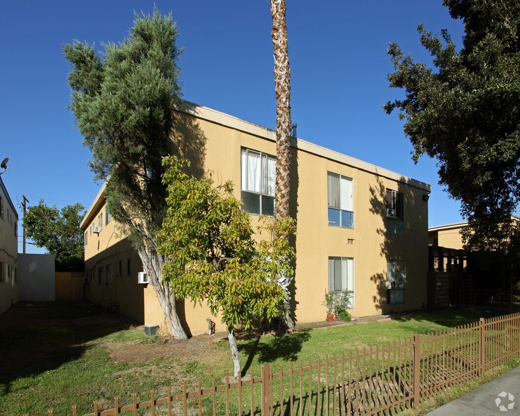 Building Photo - 927 S Citron St