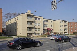 Building Photo - 896 Eglinton Ave E