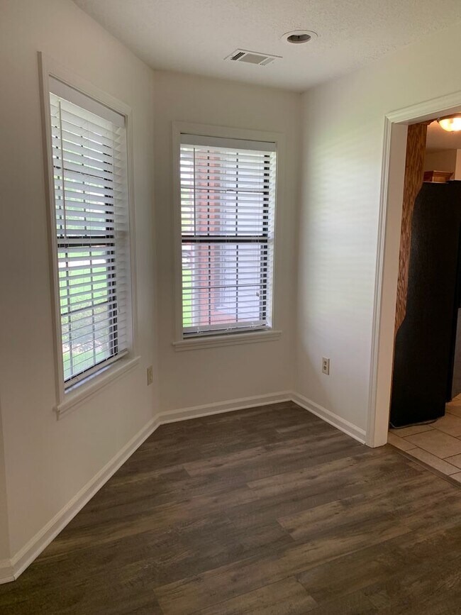 Foto del edificio - 3Bed/2Bath Home/Corner Lot/2 Car Garage an...