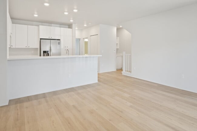 Building Photo - BRAND NEW 3 Bedroom Townhome in Hoopili | Split A/C | 2 Parking | $3,900/Month