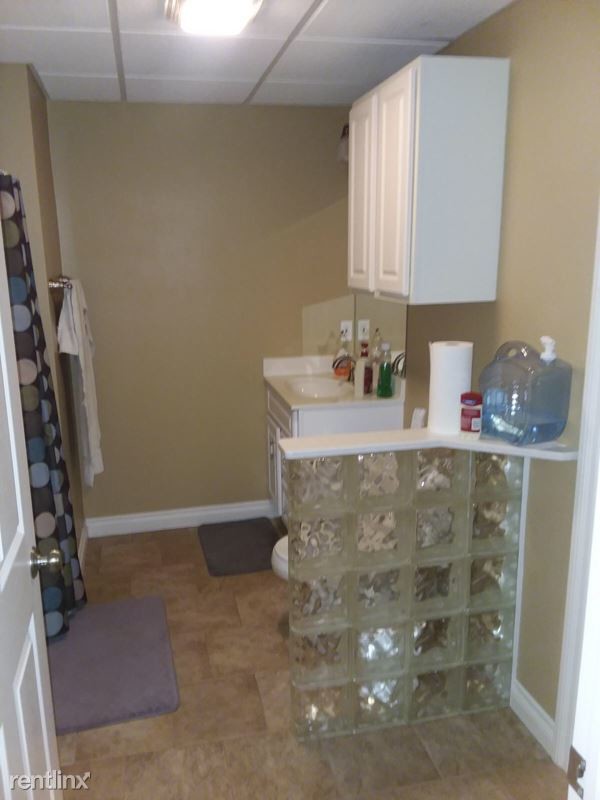 Building Photo - 1 br, 1 bath Apartment - 3633 Wedgewood Drive