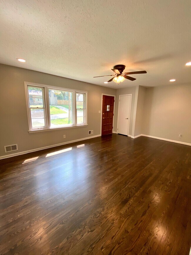100 W 83rd Terrace, Kansas City, MO 64114 House Rental in Kansas City