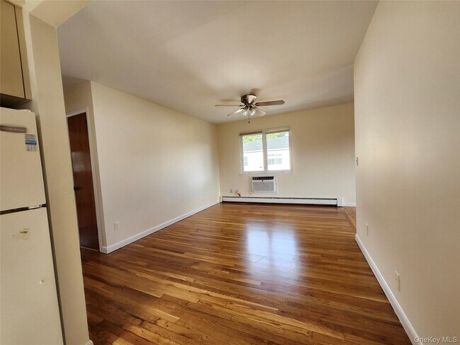 Foto del edificio - 33 Graywood Rd