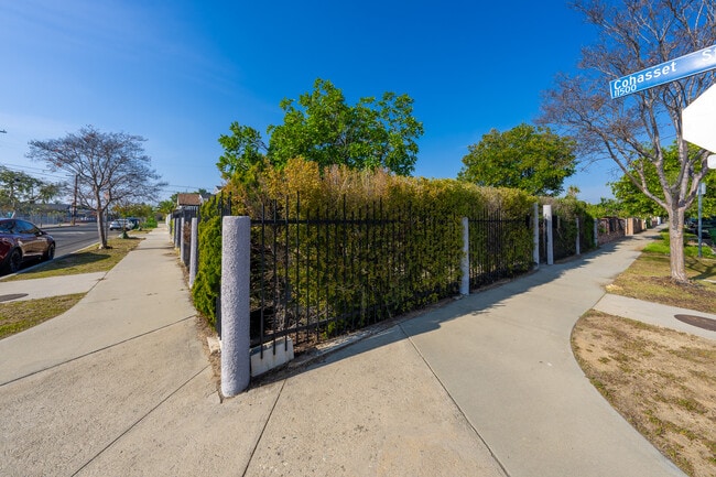 Building Photo - 7503 Camellia Ave