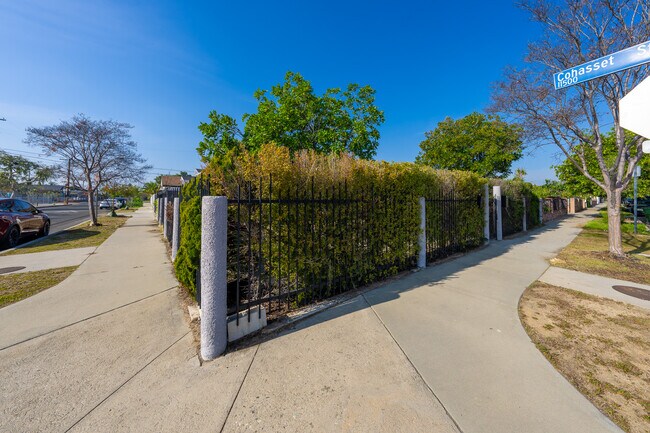 Foto del edificio - 7503 Camellia Ave