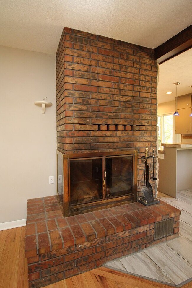 Foto del edificio - Spacious 3 Bed Mid-Century Ranch on Large ...