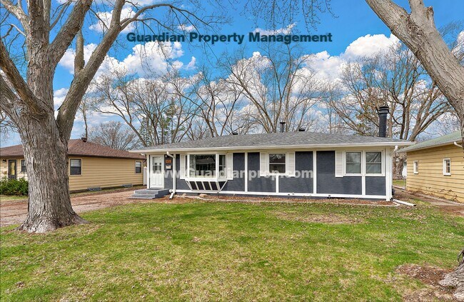 Building Photo - Crystal Single Family Home, Fenced Yard, 2...
