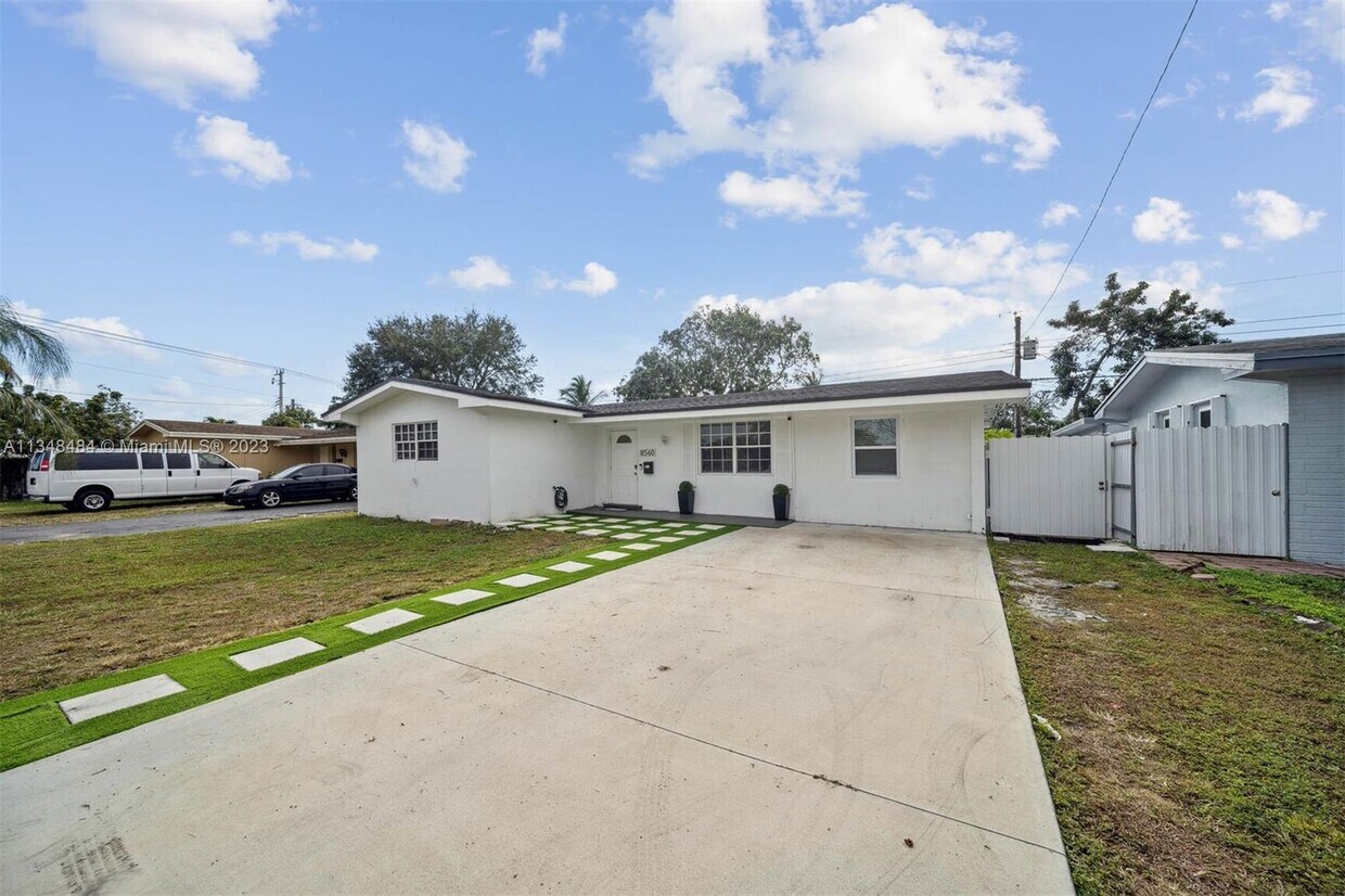 8560 Taft St, Pembroke Pines, FL 33024 House for Rent in Pembroke