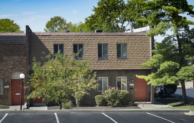 Building Photo - Shadow Hill