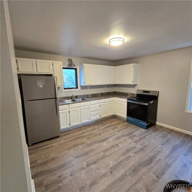 Building Photo - 3218 North Ave