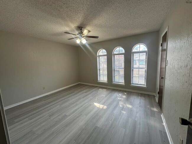 Building Photo - 4512 Misty Valley W