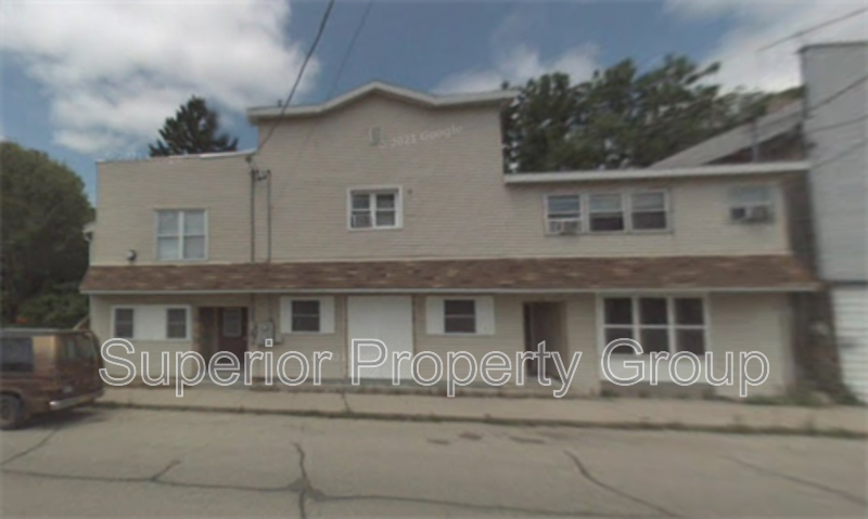 Primary Photo - 150 S River St