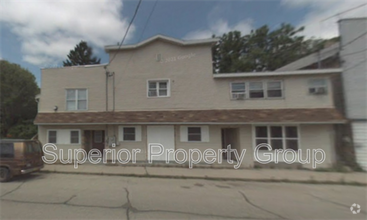 Building Photo - 150 S River St